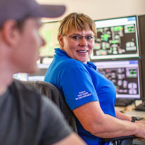 control-room-employees-talking